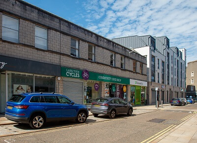On-street parking charges between Kirk and Oswald’s Wynds, Kirkcaldy, to be removed from 1 October blue and grey car parked in parking bays