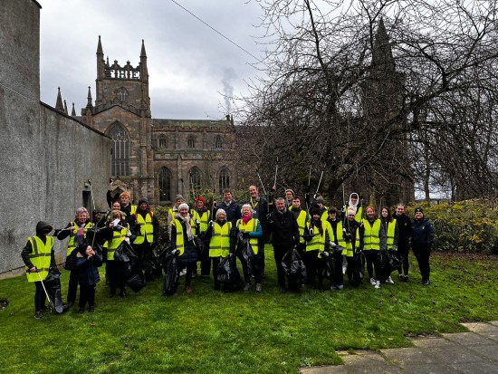volunteers at the cleanup - Dunfermline’s local action heroes