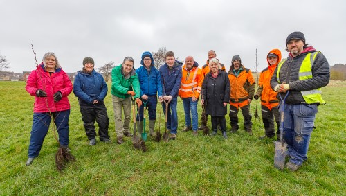 Volunteers planting trees - Duloch Park tree planting