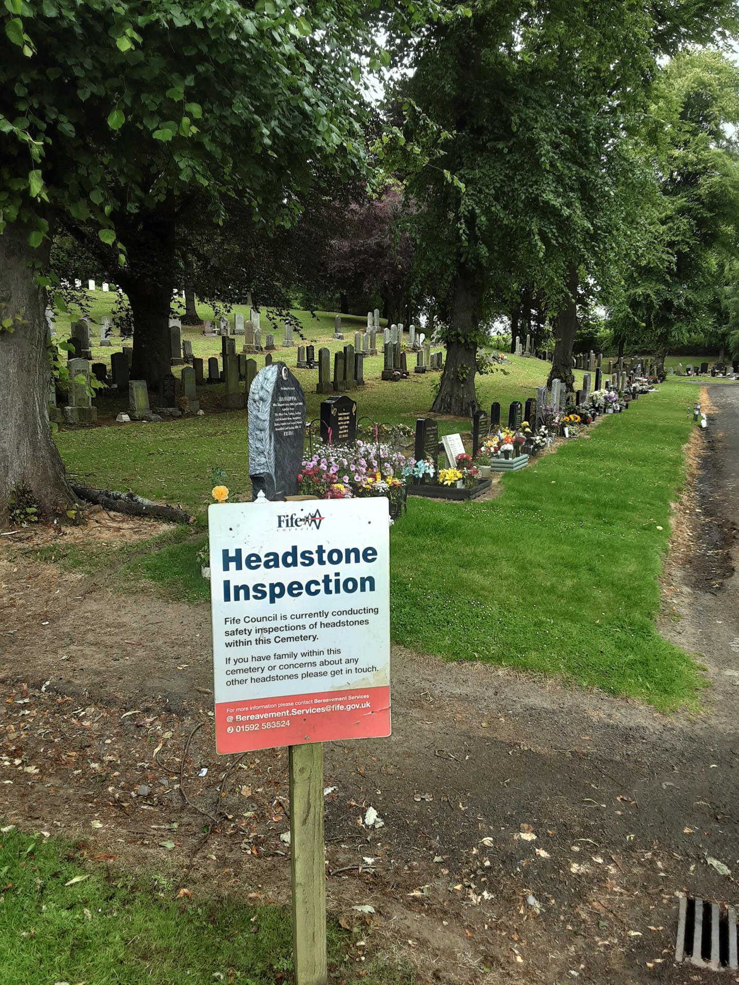 Douglas Bank< Rosyth - Headstone inspections at Douglas Bank cemetery, Rosyth