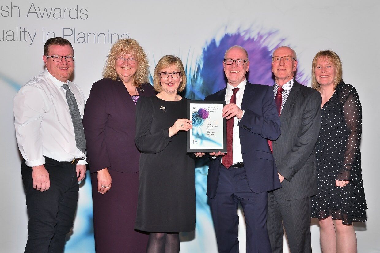 Fife receiving the SAQP award Fife receiving the SAQP award