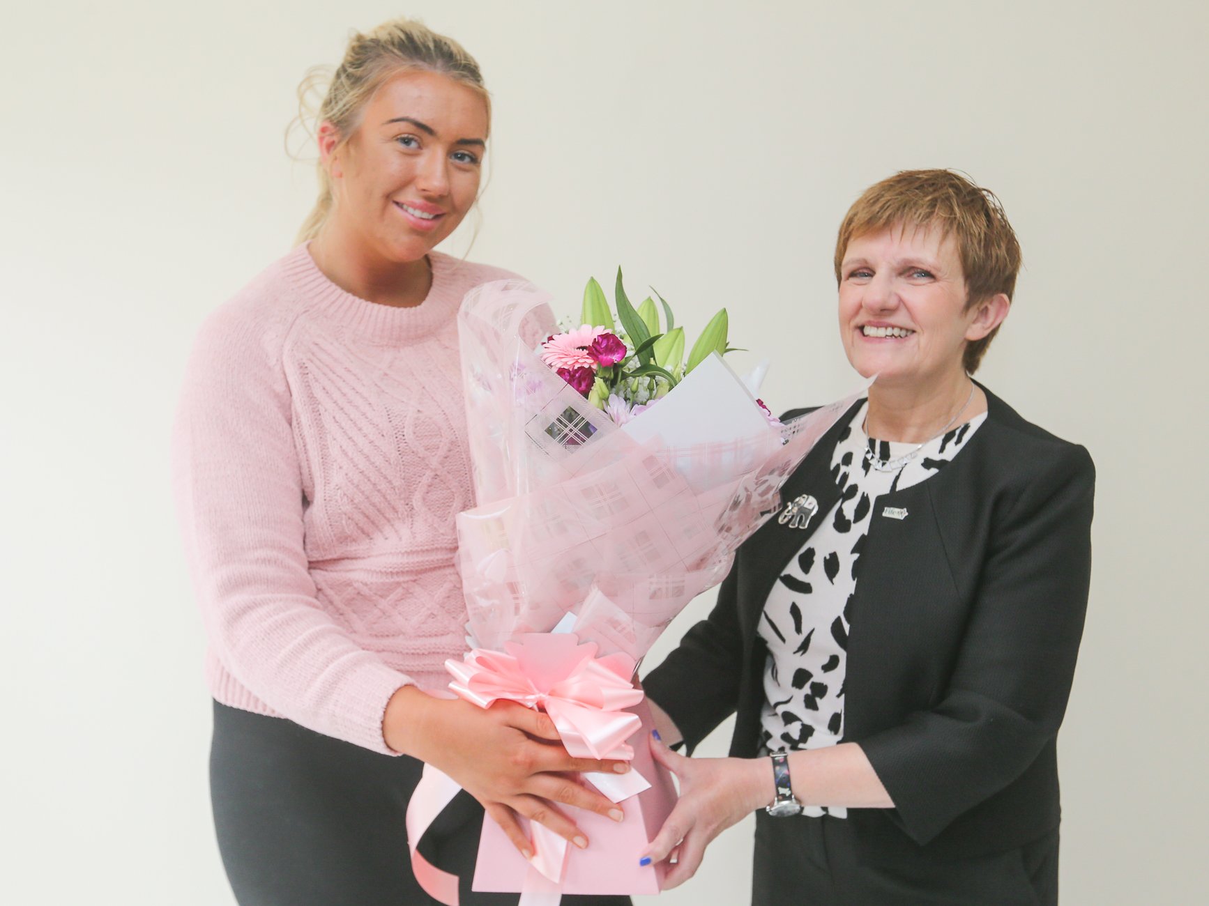 Cllr Judy Hamilton welcomes new tenant Shannon Simpson - Tenants delighted as they move into new council houses in Kingseat