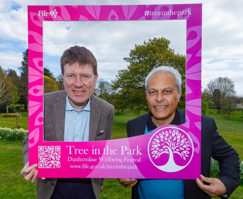 Cllr Calder promoting Tree in the Park - Tree in the Park festival promotes wellbeing in Dunfermline