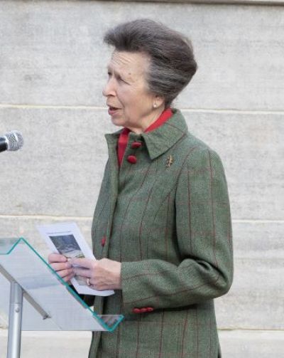 HRH The Princess Royal addressing the audience at the rededication of Dunfermline's WW1 war memorial - Dunfermline’s WWI Memorial Rededicated with Royal Visit