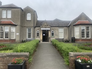 photo of the exterior entrance of the Crossgates Community Centre