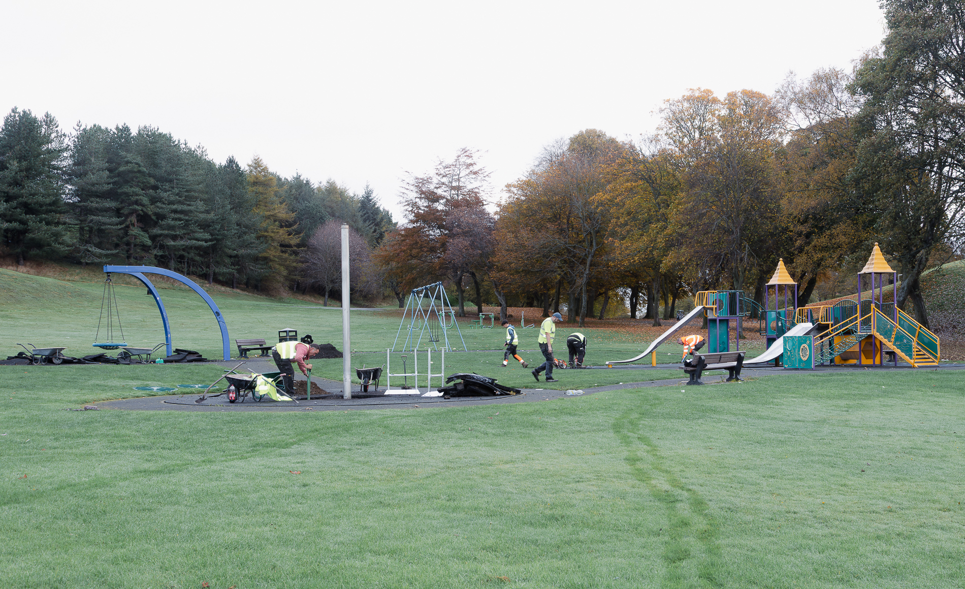 Work starts on new play area in Cowdenbeath play park under construction