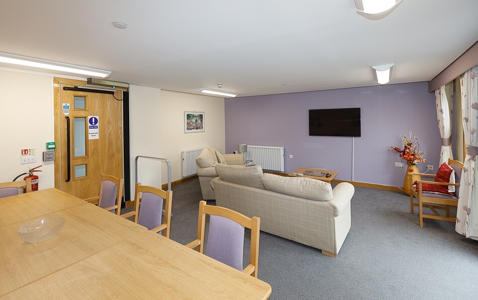 Communal lounge and dining area at Den Court