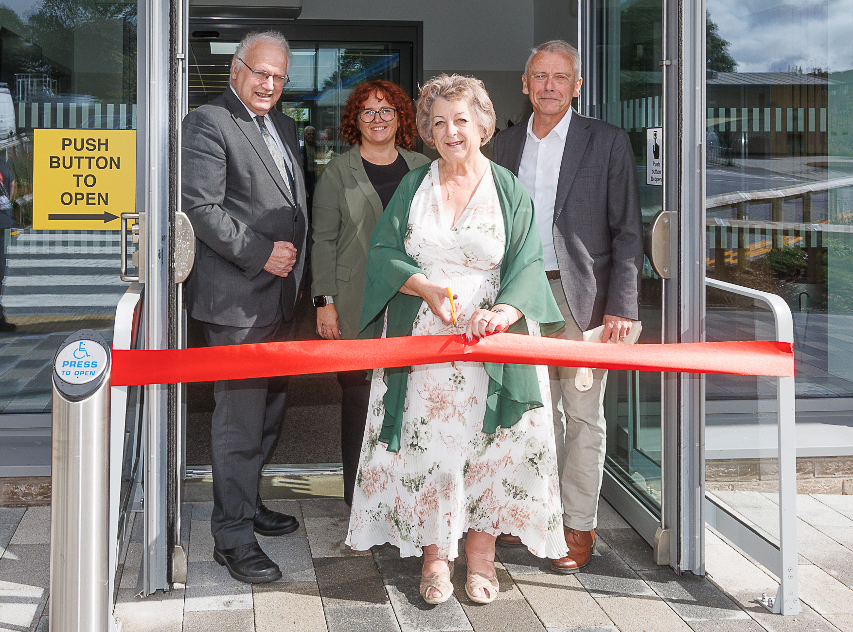 Councillor Linda Erskine cuts the ribbon to officially open Templehall's new Community Hub