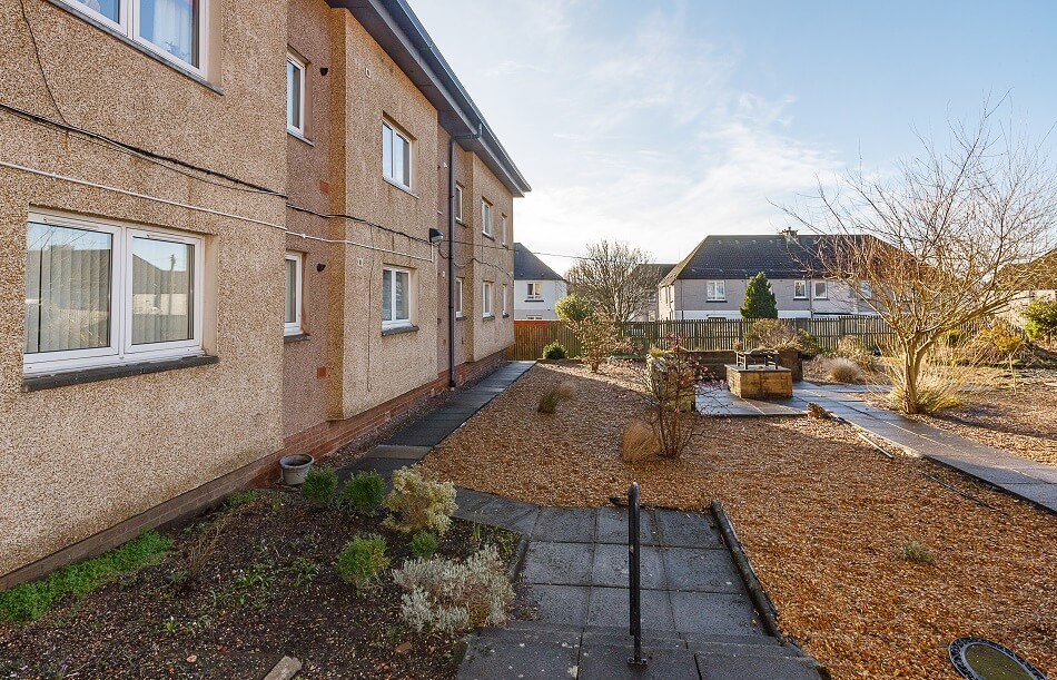 Exterior pathways and communal walking space at Sunnyside Court