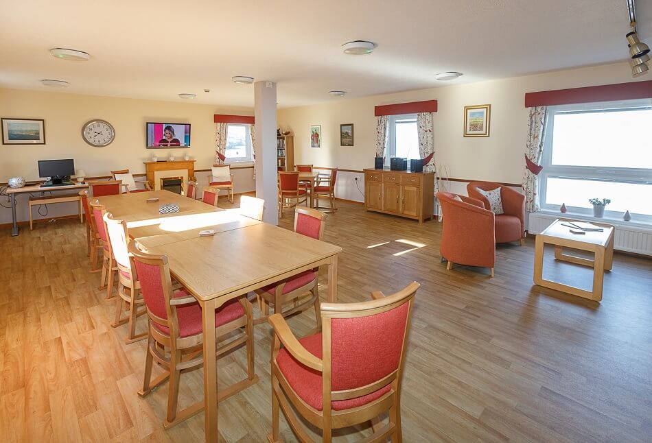 Communal lounge and dining area, with TV and computer at Granary Lane